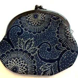 Vintage Navy Floral Kiss Lock Coin Purse- Retro Metal Frame Change Pouch